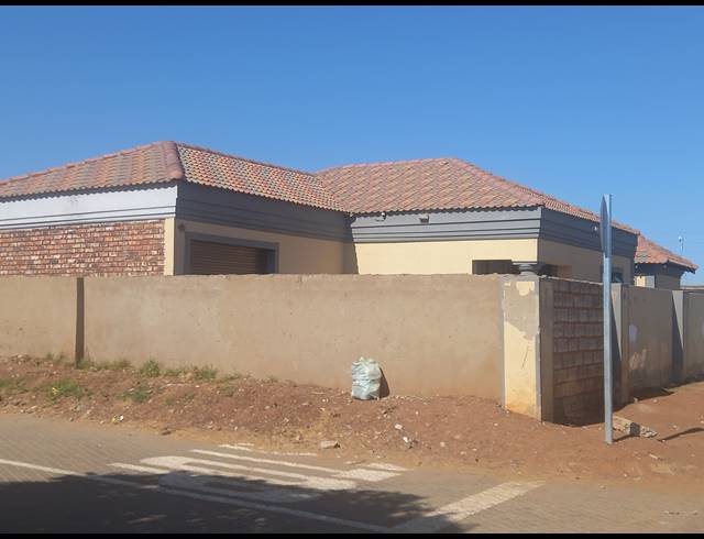 3 BEDROOM HOUSE FOR SALE IN TSAKANE